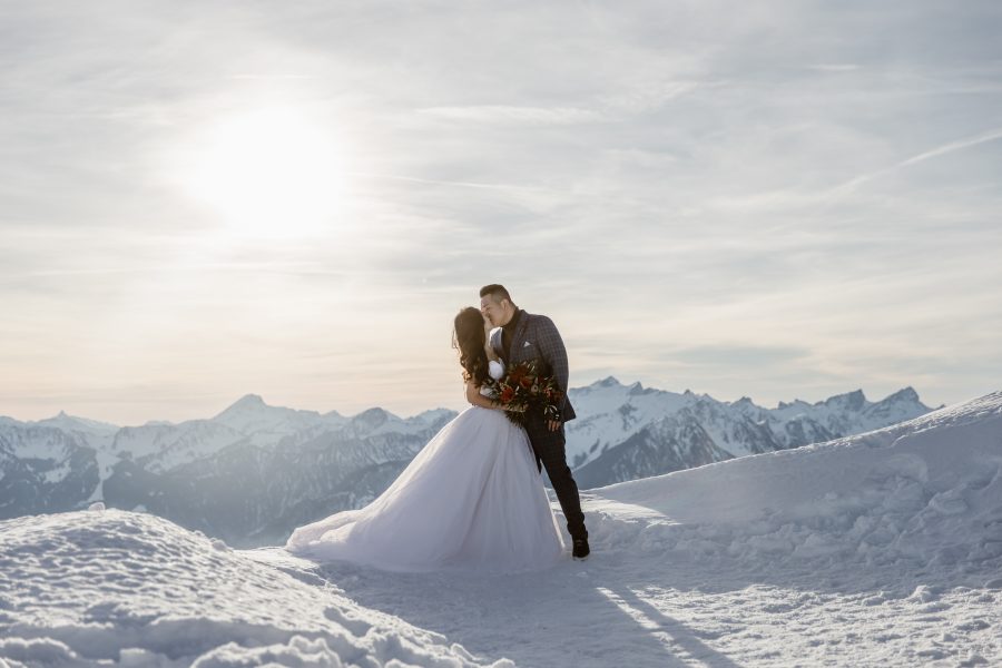 winter-mountain-elopement-malovephotography