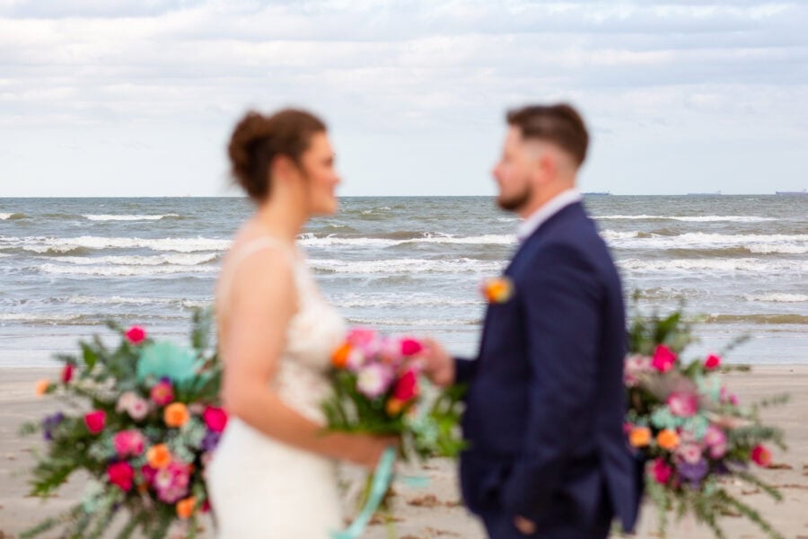 A bride and groom elope on a beach in Galveston Texas.