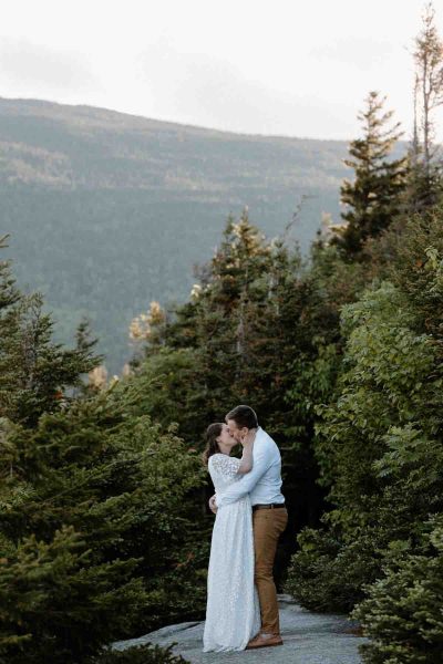 Couple kissing in the White Mountains of New Hampshire