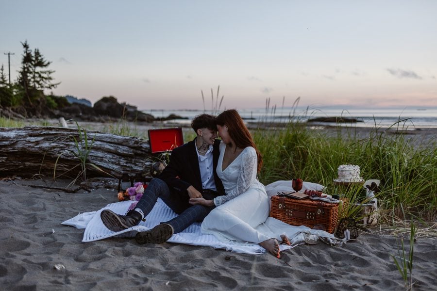 Sunset Washington adventure elopement picnic with wedding couple