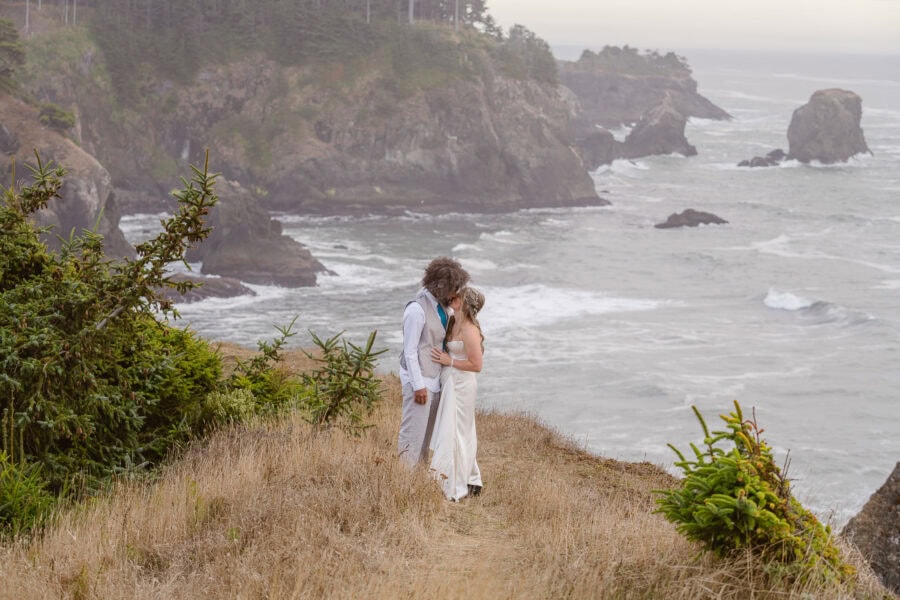 Southern Oregon Elopement with Outshined Photography