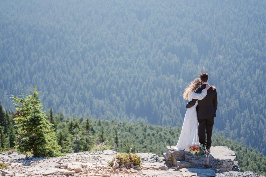 Oregon Elopement Photographer
