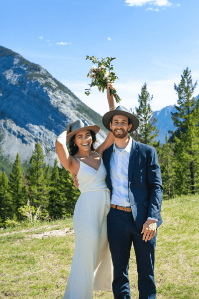 Couple eloping in front of a mountain in Banff