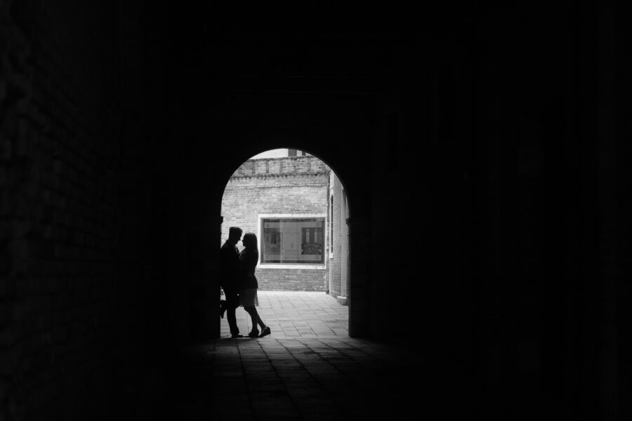 silhouette kissing in venice