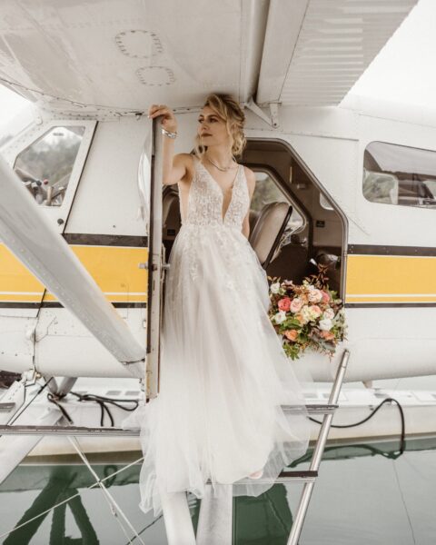 Seattle bride seaplane wedding