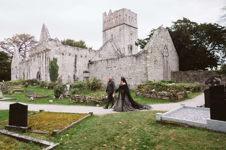 Couple in front of abbey ruin in Ireland